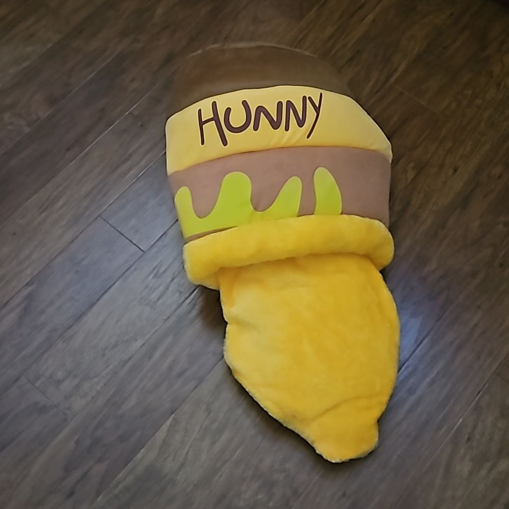 Hunnypot Plush Pet Bed with Honey Spill Pillow NWT